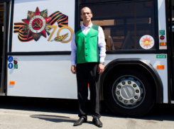 Голубая рубашка и черный галстук: как будет выглядеть форма у ростовских водителей