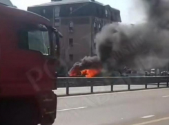 Водитель сгорел заживо в перевернутом авто в районе Аксая