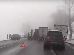 Столкновение пяти автомобилей на трассе в Ростовской области сняли на видео