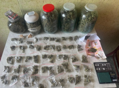 В Ростове двое мужчин устроили нарколабораторию в квартире и были задержаны полицией