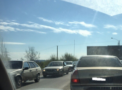 Рекордная пробка в 3,5 километра из-за жуткого моста через Темерник парализовала север Ростова 