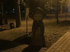 «Страшно, как в сказке»: криповая Машенька из парка Революции нагоняет ужас на жителей Ростова