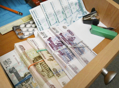 Оставленные в подсобке работниками магазина деньги «помогли» обогатиться жителю Ростовской области