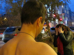 Сексуальный извращенец принялся набрасываться сзади на девушек в центре Ростова