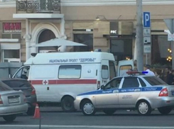 Попытку мужчины перебежать дорогу «не в том месте» грубо пресекла автоледи в центре Ростова