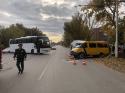 Два человека пострадали в ДТП в Ростовской области после столкновения автобусов