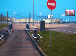 Таксисты и работники аэропорта «Платов» вынуждают пассажиров переплачивать за парковку
