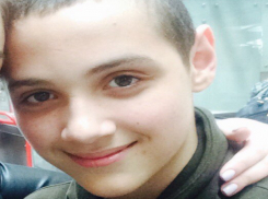 Кудрявый 15-летний мальчик со странными идеями пропал по дороге в школу в Ростове