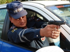 В Ростовской области полиция устроила погоню и открыла стрельбу из-за лихача