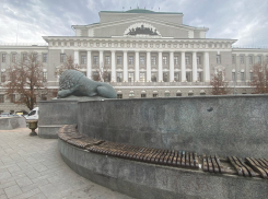 В центре Ростове очистили фонтан «Львы» от граффити