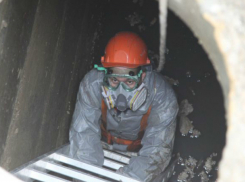 Рабочий насмерть отравился метановым газом при попытке расчистить канализацию в Ростовской области