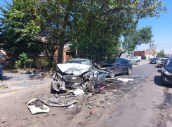 В Ростове в массовой аварии на Змиевской балке погиб мужчина, трое пострадали