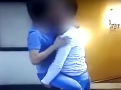 Возмутившие дагестанцев герои скандального гей-видео оказались официантом и поваром из Волгодонска