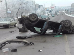 Водитель иномарки сбил женщину с коляской на пешеходном переходе в Ворошиловском районе Ростова