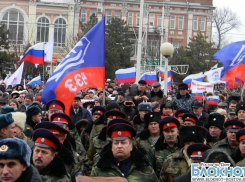 В Новочеркасске на митинге в поддержку жителей Крыма собрались несколько сотен горожан