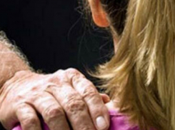 Школьница стала жертвой сексуального насилия со стороны 70-летнего мужчины в Ростовской области