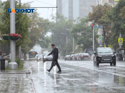 В Ростове из-за ливня с градом и ветром объявлено штормовое предупреждение