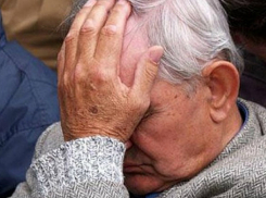 Обратившегося за помощью пенсионера бездушно обманул молодой сотрудник ростовского банка