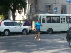 В Ростове произошло ДТП с участием маршрутки 
