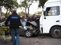 В Таганроге «ВАЗ» протаранил в маршрутку