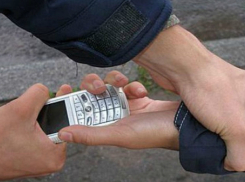 Нападение на мужчину с грабежом в Шахтах совершил 23-летний бандит