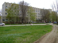 «На краю пропасти»: врачи ЦГБ Каменск-Шахтинска пригрозили массово уволиться