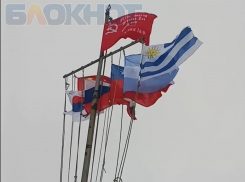 Ростовчанин поднял самодельное Знамя Победы над Антарктидой