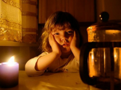 Жителям десятков домов в Ростове придется три недели провести без электричества