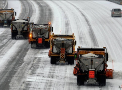 Мэрия: Работы по очистке дорог и тротуаров от снега ведутся во всех районах донской столицы