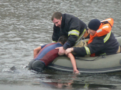 Спасение утопающих: в Ростовской области спасли захлебывающегося рыбака