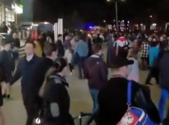 Перепуганных посетителей экстренно эвакуировали из задымленного «Талера» в Ростове