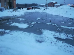 Утопать в ледяных и вонючих фекальных реках приходится жителям Космической улицы в Ростове