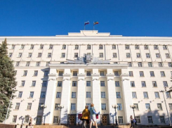 В Ростовской области с 1 октября госслужащим повысят зарплату на 4%