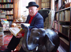 Президент России выразил соболезнования в связи с утратой Олега Попова