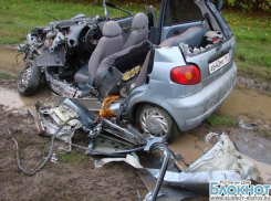 На трассе в Ростовской области КамАЗ смял «Дэу Матиз»: погибла женщина-водитель