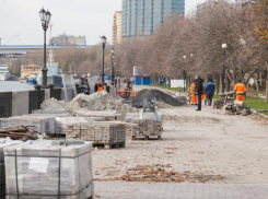 2400 квадратных метров гранита уложено на Береговой в Ростове 