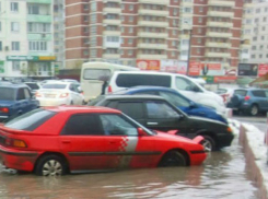 Тонущие в автомобилях на Темернике жители Ростова обратились с возмущенным вопросом в Кушнареву