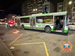 В Ростове 15-летняя девочка угодила в больницу после падения в салоне автобуса на Ворошиловском