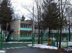  Мужчина притворился родителем и вынес из детского сада в Ростове чужой рюкзак
