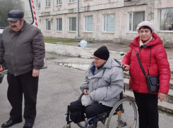 Пенсионерка из Новочеркасска организовала приют для бездомных в своем гараже