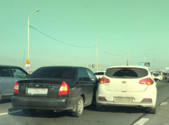 Долгожданная пятница началась для ростовчан с множества ДТП и пробок