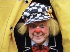 Ростовчане посвящают стихи Олегу Попову и просят убрать цирковые афиши