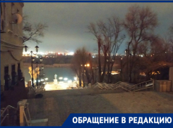 «В такой темноте все ноги переломать можно»: ростовчанка пожаловалась на неработающие фонари на Газетном