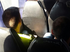 Ростовчанка назвала «недомужиками» не уступивших ей место  в автобусе парней 