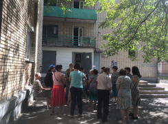 «Поставлю палатку и буду жить у входа»: ЮФУ пытается выставить на улицу из общежитий своих бывших сотрудников