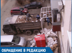 «Мы боимся, что наш дом разрушится!»: жильцы ростовской многоэтажки бьются с незаконной стройкой в их доме