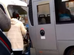 В Ростове водителям маршруток напомнили, как высаживать пассажиров на остановках