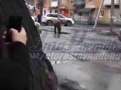 Возмутительный «ведерный» ремонт дорожных ям жители Ростовской области сняли на видео