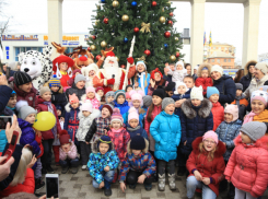 Новогодние чудеса в «Красном Аксае»: ГК «ЮгСтройИнвест» вручила ключи жителям третьего литера