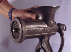 Мясорубкой проломил голову новому приятелю мужчина во время кухонной ссоры в Ростовской области